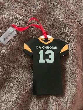Green bay avery Christmas ornament
'BA CHROME 13' new with tag